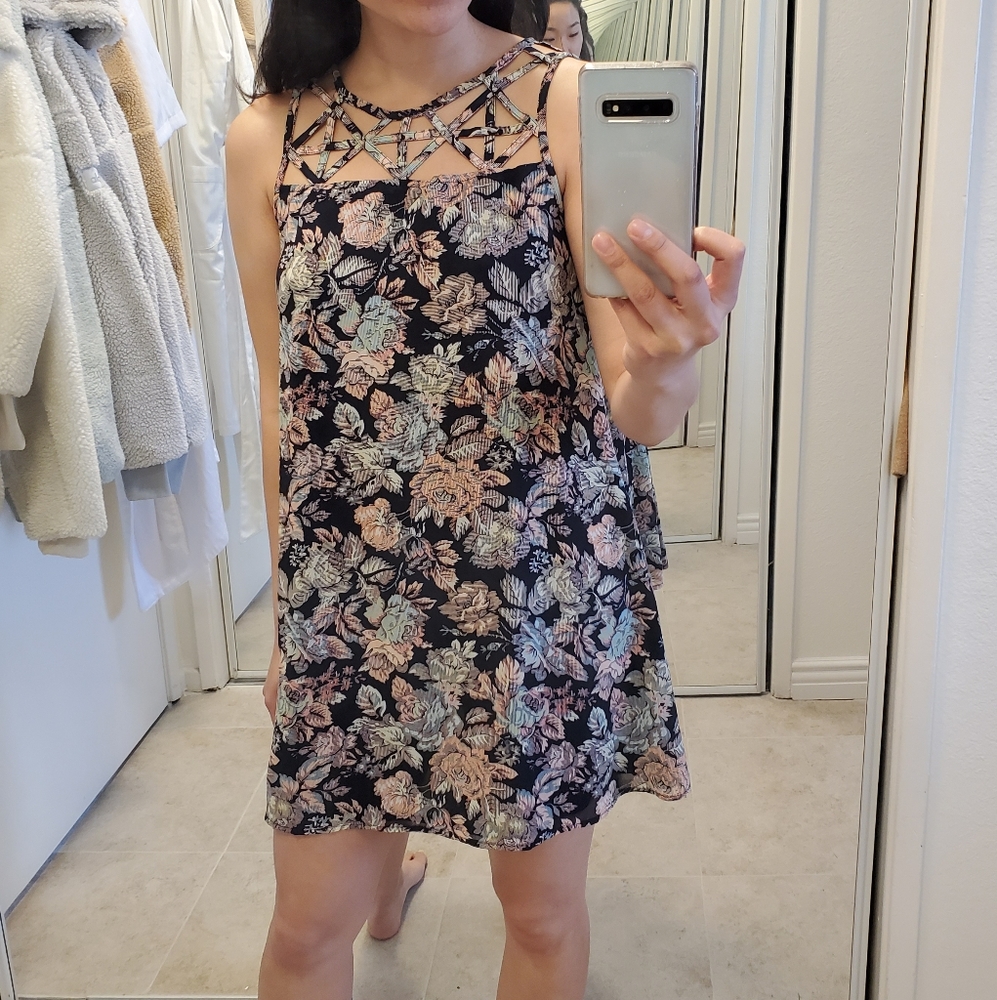 En Creme Floral Lattice Shift Dress